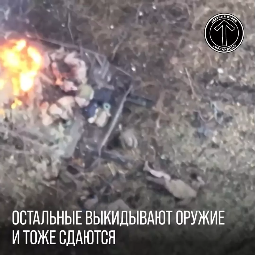 Поражение FPV-дроном украинской МТ-ЛБ, до отказа забитой солдатами как сверху, так и внутри