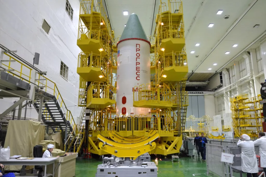 «Прогресс МС-29»: авторский осмотр и накатка головного обтекателя