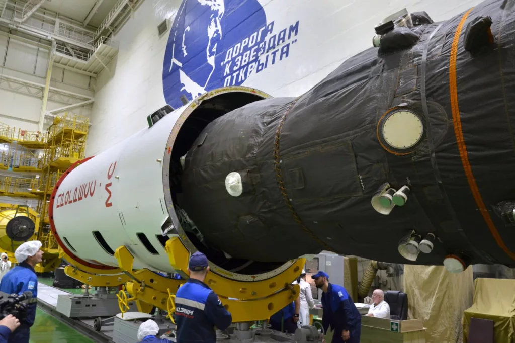 «Прогресс МС-29»: авторский осмотр и накатка головного обтекателя