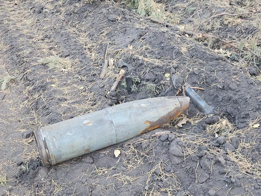 Неразорвавшиеся боеприпасы в лесу Острогожского района Воронежской области после ударов ВСУ по "складу взрывоопасных предметов"