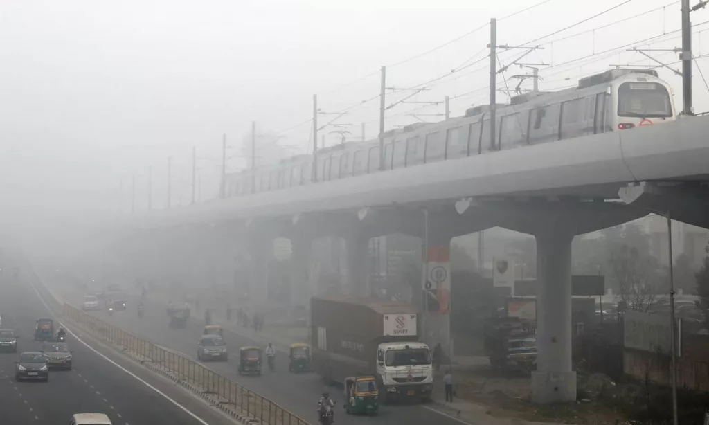 Загрязнение воздуха столицы Индии Нью-Дели достигло критического уровня
