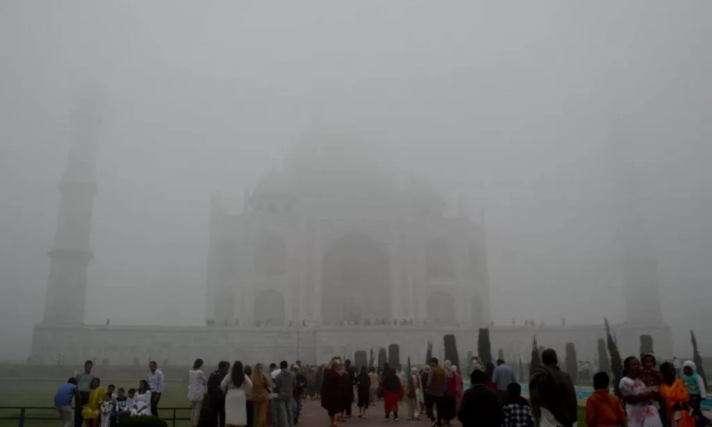 Загрязнение воздуха столицы Индии Нью-Дели достигло критического уровня