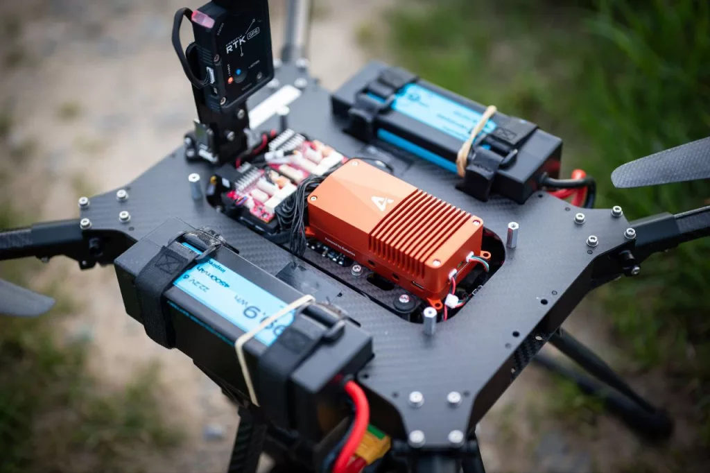 По данным газеты The Wall Street Journal, украинские военные участили применение ударных беспилотников, способных обходить препятствия и системы РЭБ