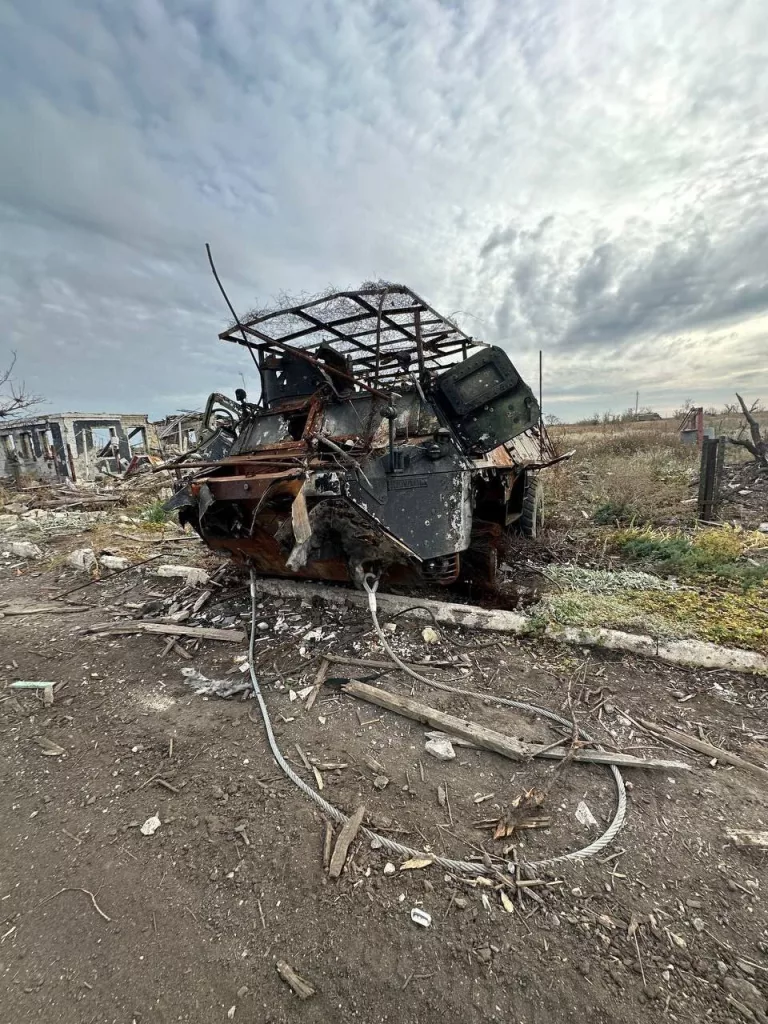 Приунывший французский бронетранспортер VAB (4x4) ВСУ на одном из направлений