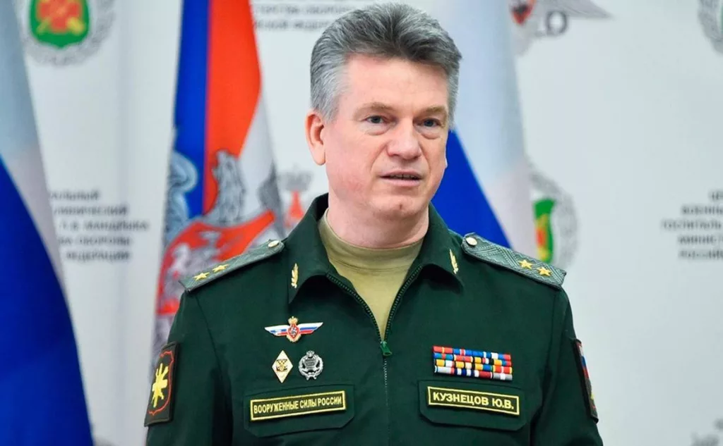 Предприниматель Лева Мартиросян, подозреваемый в даче взятки бывшему главному кадровику Минобороны Юрию Кузнецову, утверждает, что на самом деле генерал давал ему деньги, а не наоборот