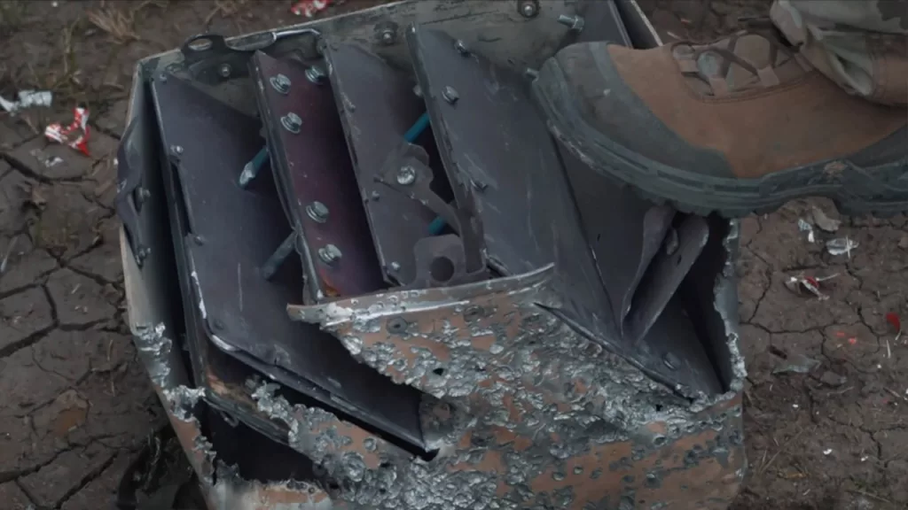 Устройство бортового блока динамической защиты M5A2 из комплекса динамической защиты BRAT I версии A2 с американской БМП M2A2 Bradley ODS-SA
