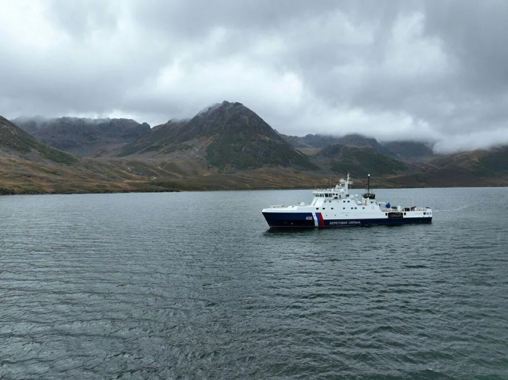 Новый пограничный патрульный корабль «Подольск» (б.н 458) проекта 22120 во время перехода из Мурманска в Невельск (остров Сахалин), август-октябрь 2024 года