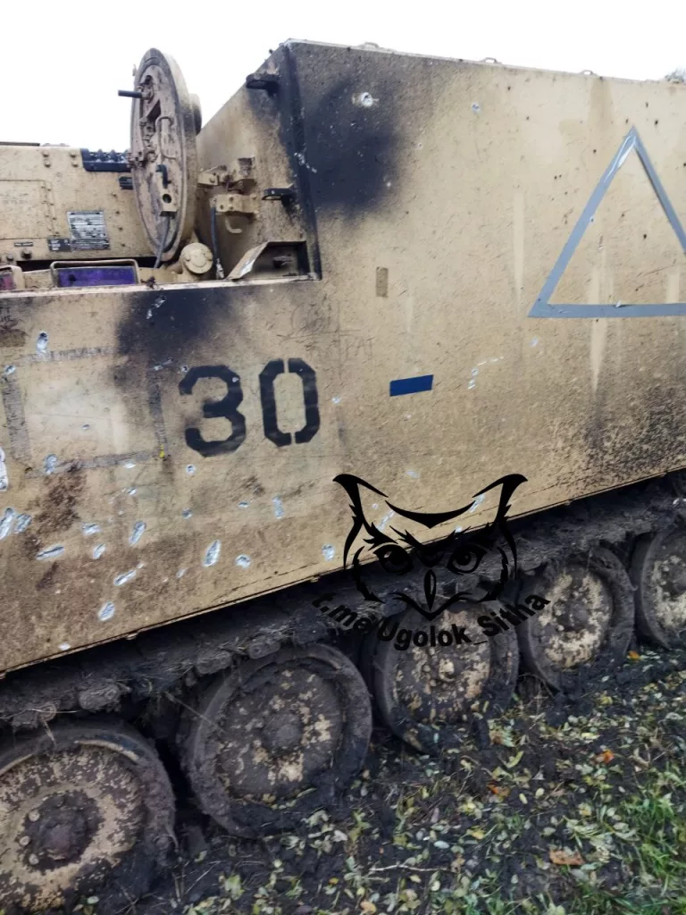 Курская область. Подбитая американская командно-штабная машина М577