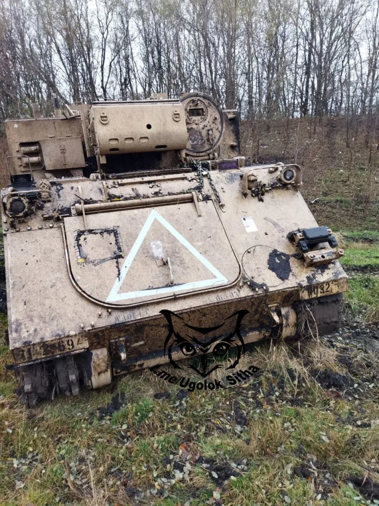 Курская область. Подбитая американская командно-штабная машина М577