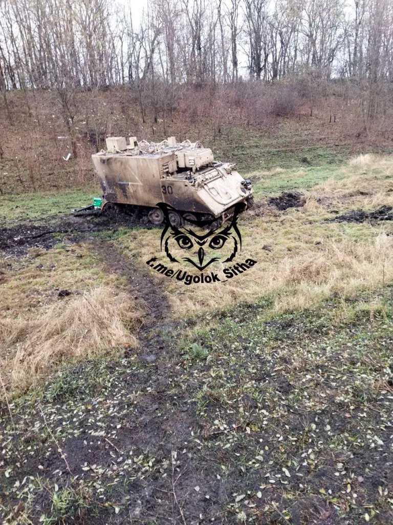 Курская область. Подбитая американская командно-штабная машина М577