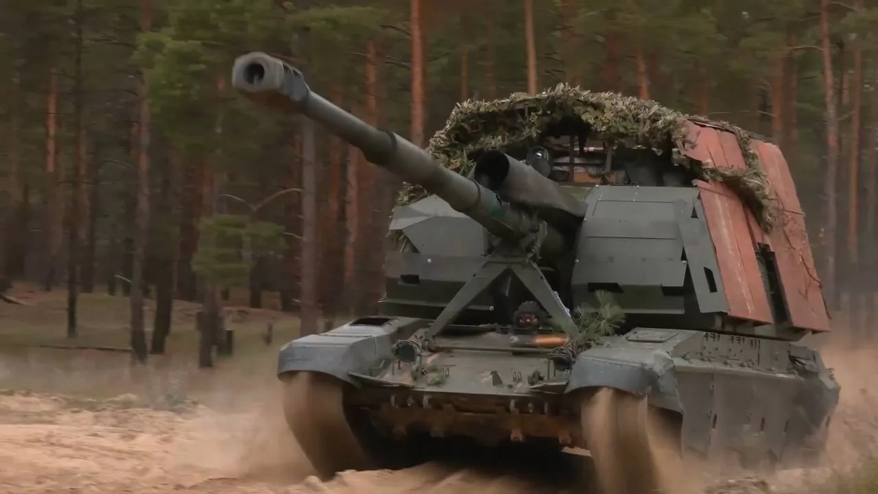 Боевая работа расчёта 152-мм самоходной гаубицы 2С19М2 «Мста-С» с дополнительным бронированием из состава группировки войск «Днепр» на Каховском направлении