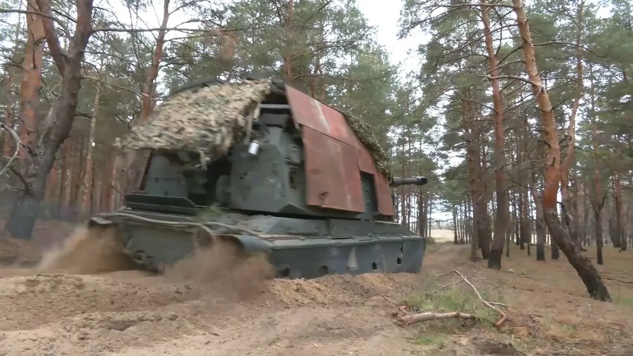 Боевая работа расчёта 152-мм самоходной гаубицы 2С19М2 «Мста-С» с дополнительным бронированием из состава группировки войск «Днепр» на Каховском направлении