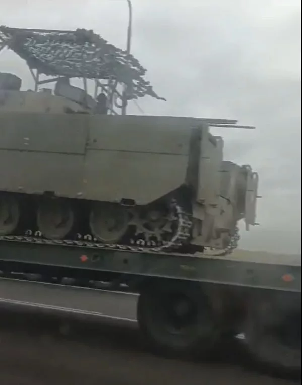 Картонные БМД-4М стали обзаводиться какой-никакой дополнительной бронезащитой, аналогичной комплектам дополнительной защиты БМП-3