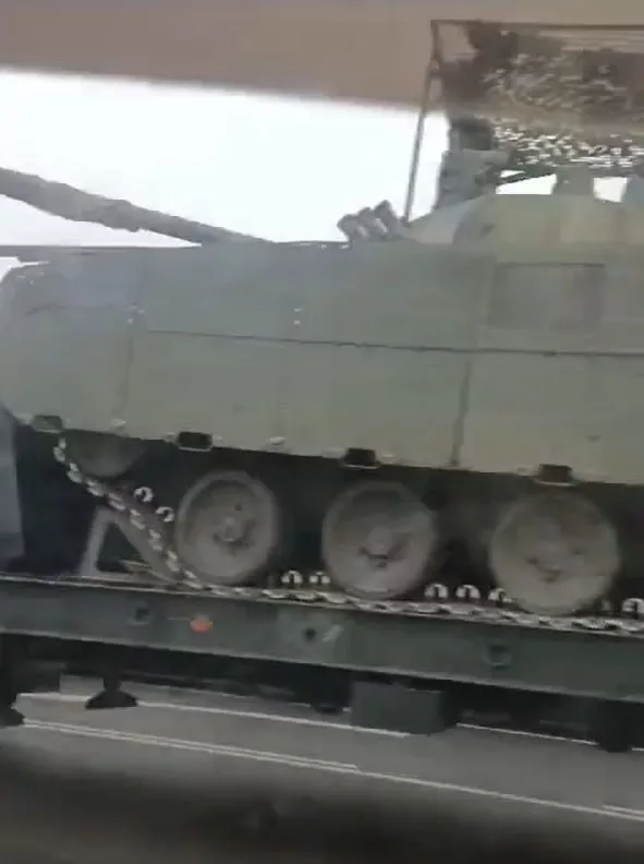 Картонные БМД-4М стали обзаводиться какой-никакой дополнительной бронезащитой, аналогичной комплектам дополнительной защиты БМП-3