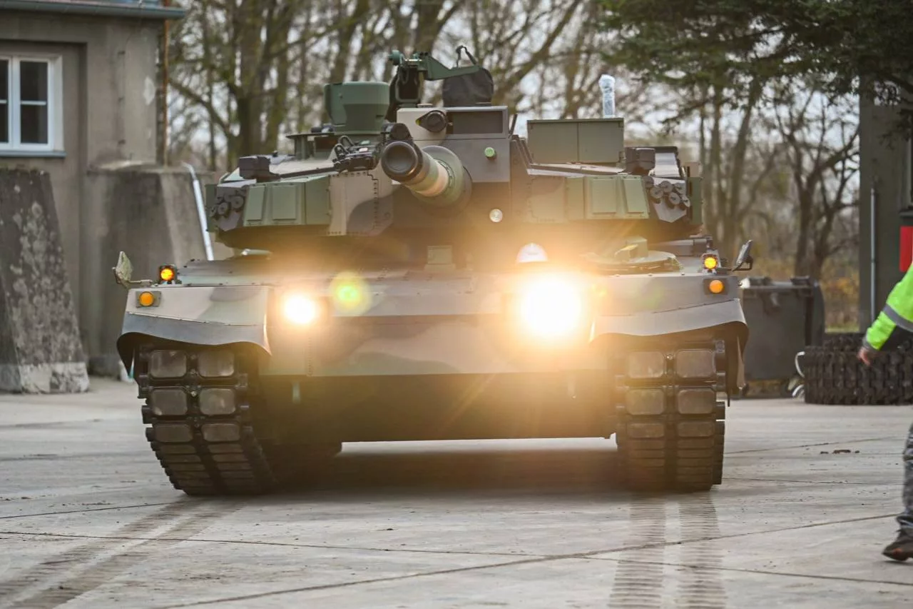 14 ноября 2024 года в польский порт Гдыня из Южной Кореи доставлена очередная партия танков K2 Black Pant для 9-ой бронекавалерийской бригады ВС Польши, которые заменят в ней танки Т-72