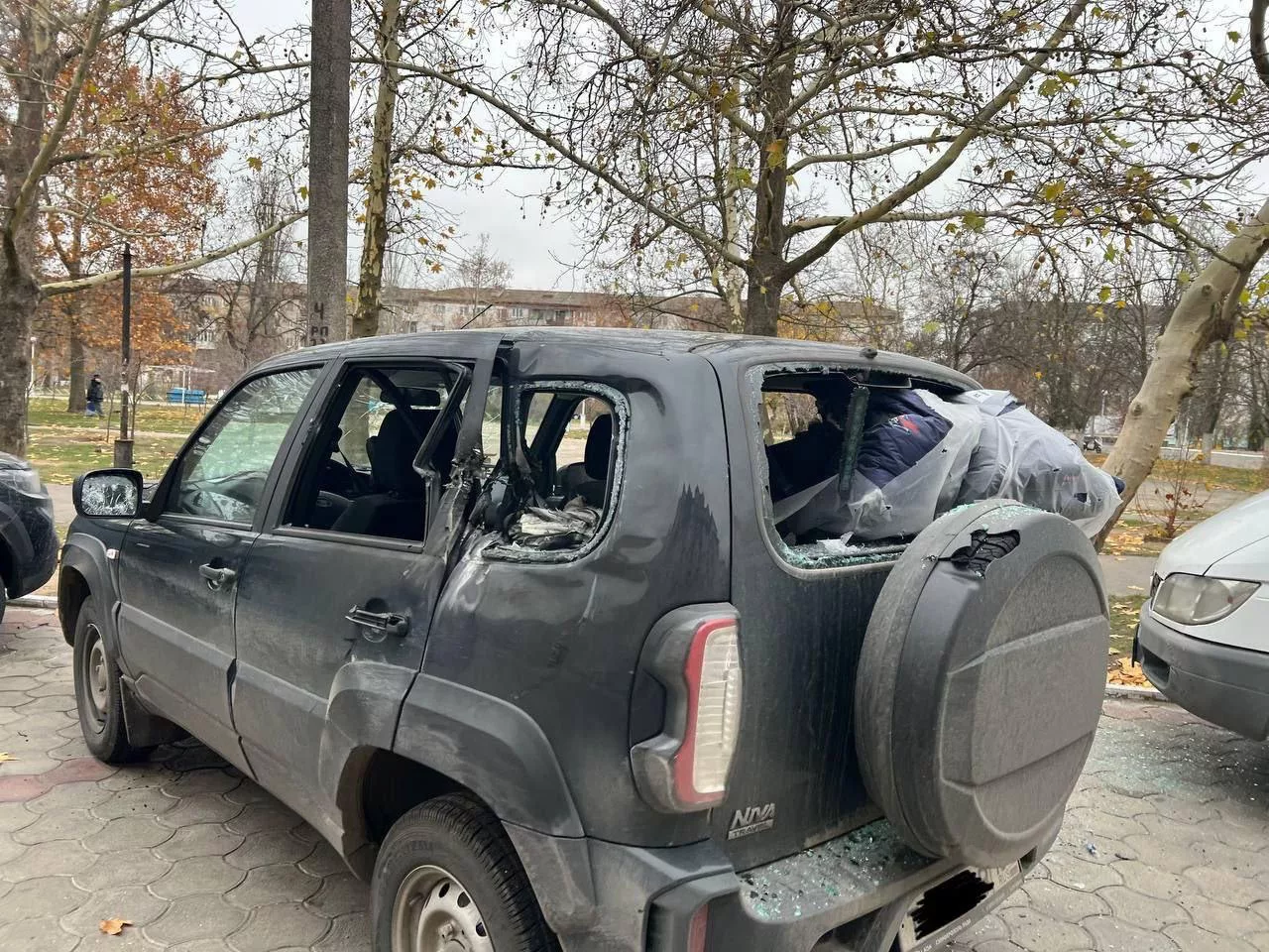 Кровавая атака Новой Каховки: ВСУ обстреляли автобус, убив 4 человек и ранив 13, затем ударили по машинам служб, прибывшим на помощь раненым
