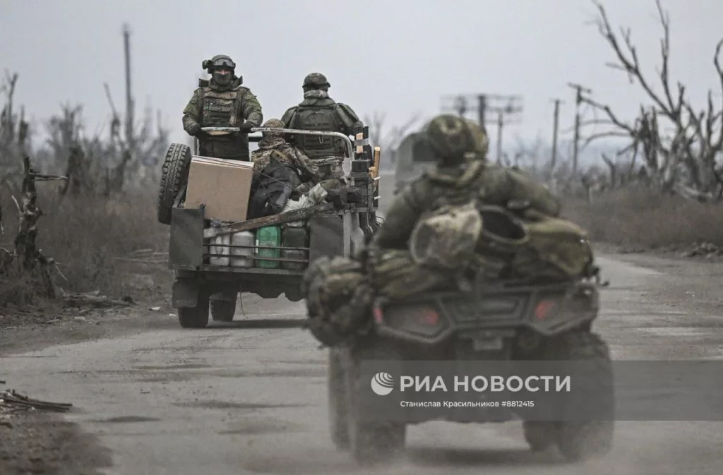 Транспорт бойцов ВС РФ  в зоне проведения СВО