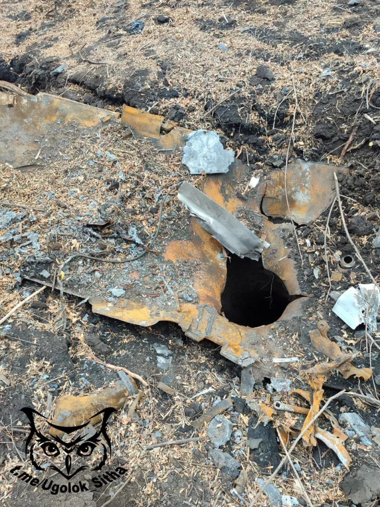 Фото того, что осталось от английского танка Challenger 2 в Курской области