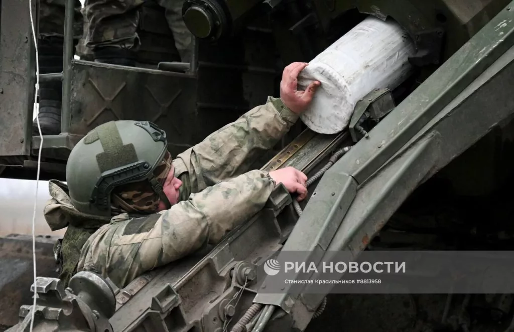 Боевая работа расчёта 203-мм самоходной пушки 2С7М «Малка» группировки войск «Центр» на Красноармейском направлении