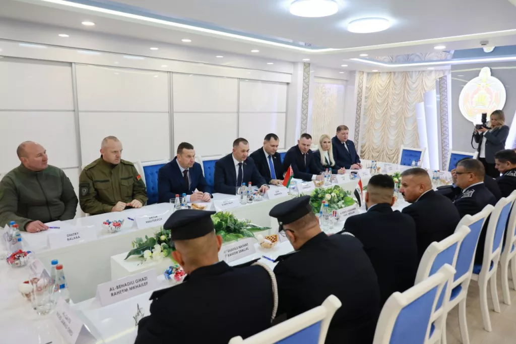 В Минск прибыла иранская делегация МВД, их встретил Министр внутренних дел Беларуси генерал-лейтенант Кубраков