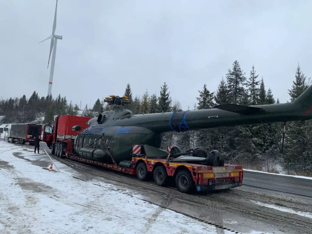 Польша передала Украине три вертолёта: два Ми-8Т и Bell 412HP, – МВД Польши