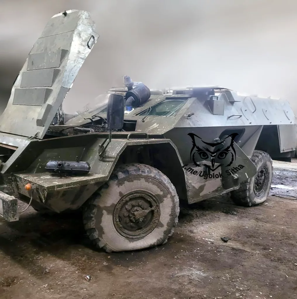 Модернизация для СВО бронеавтомобилей КамАЗ-43269 "Выстрел". Машины получают системы РЭБ, антидроновые козырьки и допзащиту из транспортёрной ленты