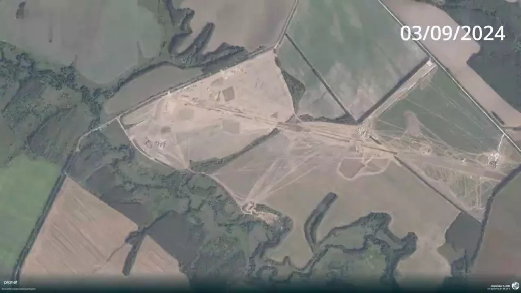 Укрепленные хранилища дронов-камикадзе "Герань-2" в Орловской области, строительство которых началось в конце августа 2024 года, попали на западные спутниковые снимки