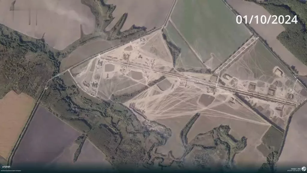 Укрепленные хранилища дронов-камикадзе "Герань-2" в Орловской области, строительство которых началось в конце августа 2024 года, попали на западные спутниковые снимки