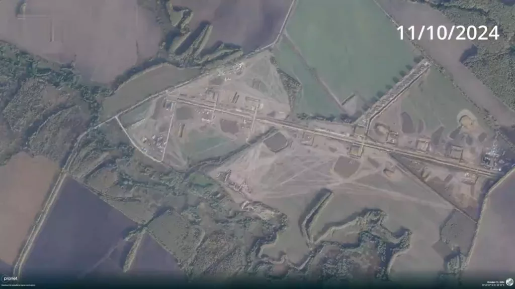 Укрепленные хранилища дронов-камикадзе "Герань-2" в Орловской области, строительство которых началось в конце августа 2024 года, попали на западные спутниковые снимки