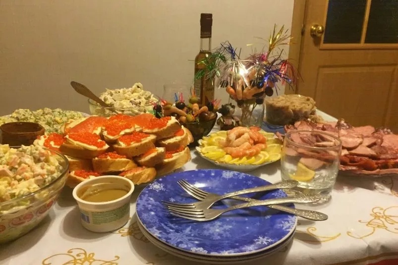 Поступайте так перед празднованием Нового года, чтобы не было отравления