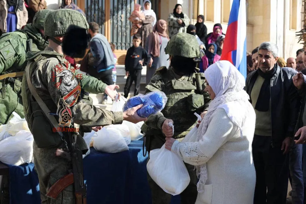 Несмотря на проводимый вывод техники и личного состава из окрестной Камышлы и смены власти в Сирии, российские военные доставили 3 тонны гуманитарной помощи в местную больницу