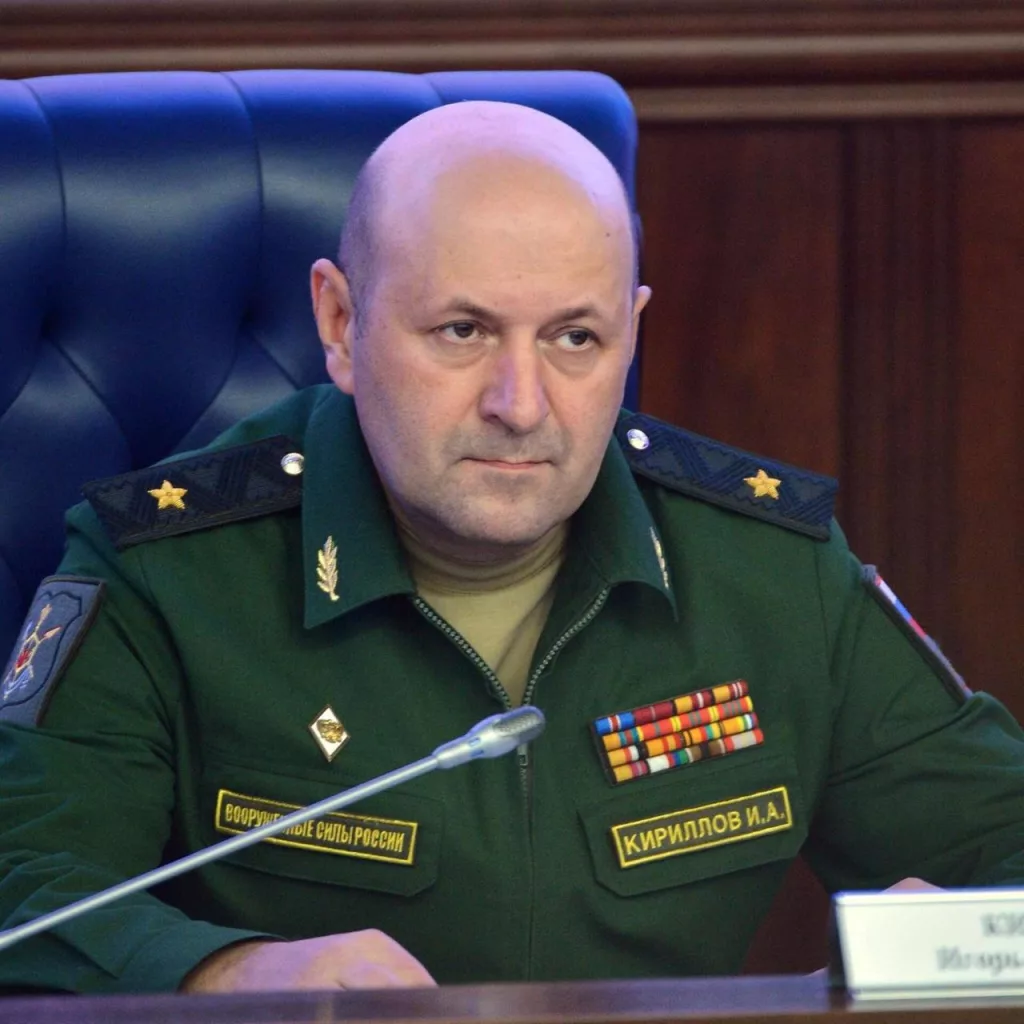 Следователи рассматривают сразу несколько версий, как именно киллеры могли следить за главой войск РХБЗ ВС РФ Игорем Кирилловым