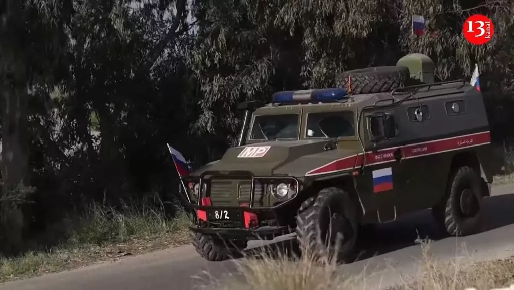 Колонна техники российской группировки войск в лице бронеавтомобилей АМН-590951 «Спартак», «Тигр», Урал-432009 (Урал-ВВ), БТР-80 и иного автотранспорта направляется в Тартус