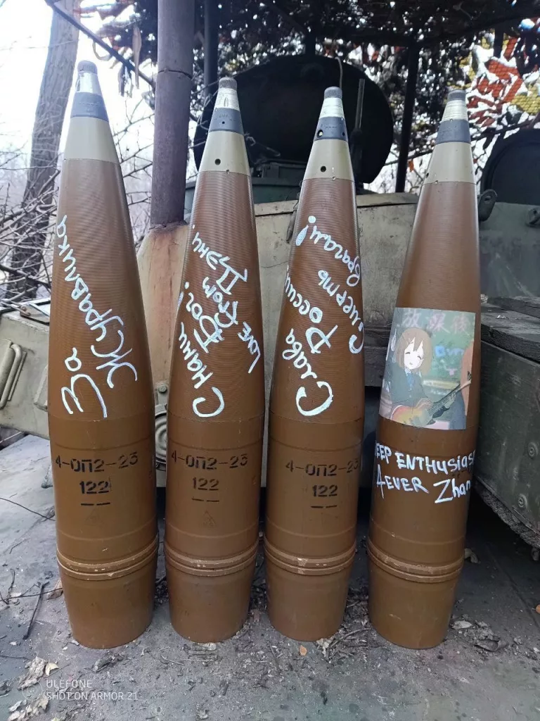 Новые российские 122-мм снаряды повышенной дальности ОФ56ИМ-1 продолжают все чаще светиться на линии фронта