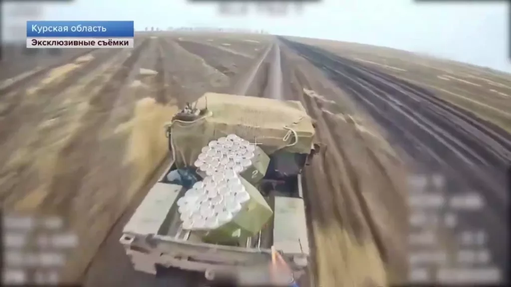Момент попадания оптоволоконного FPV-дрона «Князь Вандал Новгородский» по системе дистанционного минирования на шасси армейского внедорожника HMMWV ВСУ в Курском приграничье