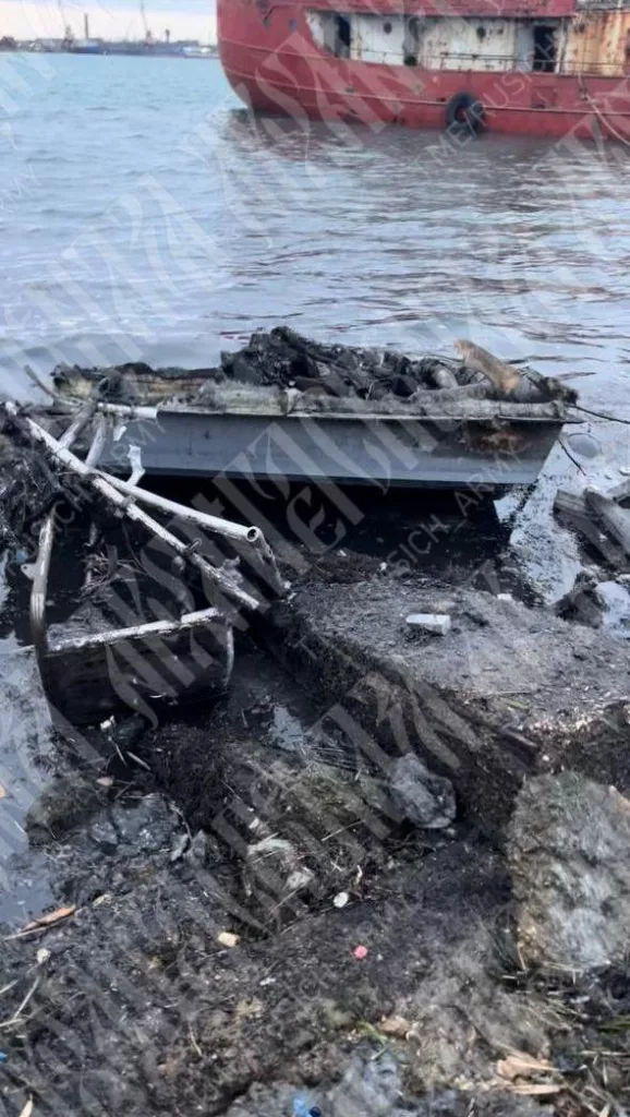 Кадры с уничтоженными сегодня в акватории Чёрного моря БЭК Magura V5 из состава подразделения «Group 13» ГУР Украины