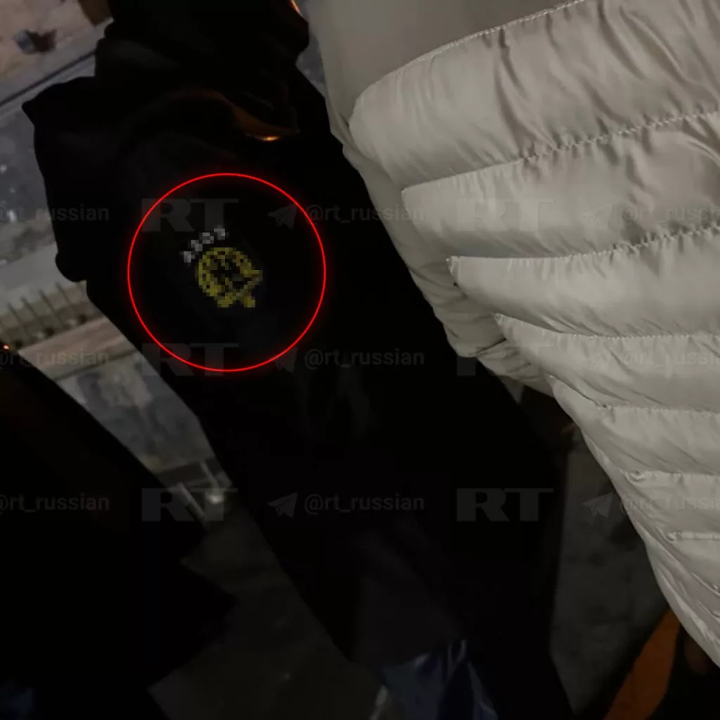 Провокатора с нашивкой нацбата «Азов»* заметили среди протестующих в Тбилиси
