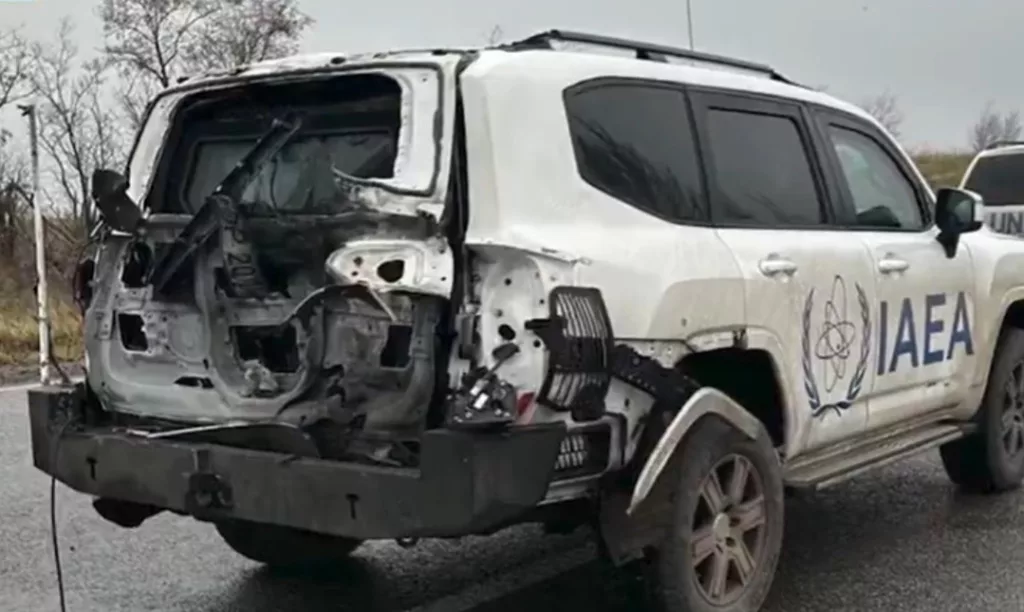 ВСУ ударили дроном по автомобилю экспертов МАГАТЭ на пути к ЗАЭС, несмотря на режим прекращения огня
