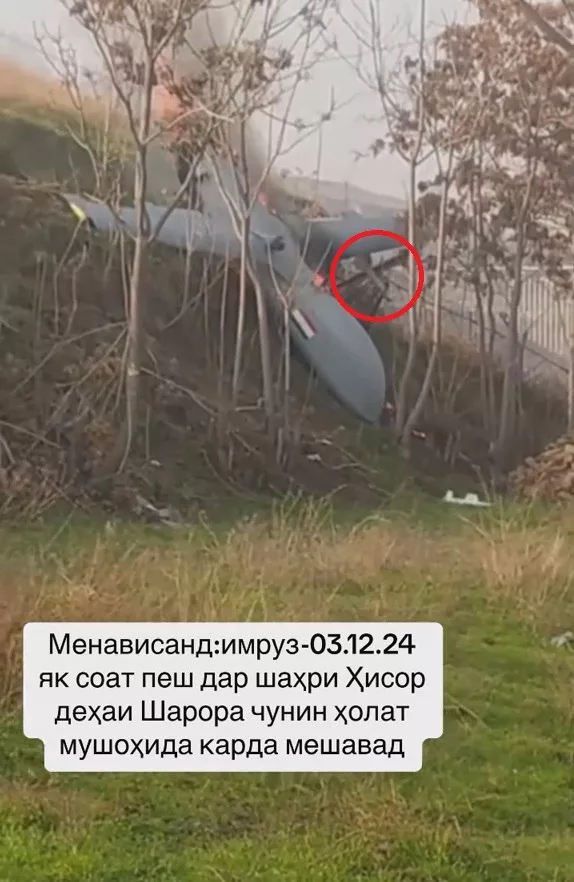 В соцсетях появилось видео разбившегося в районе таджикского г.Гиссар БПЛА с таджикским триколором на борту