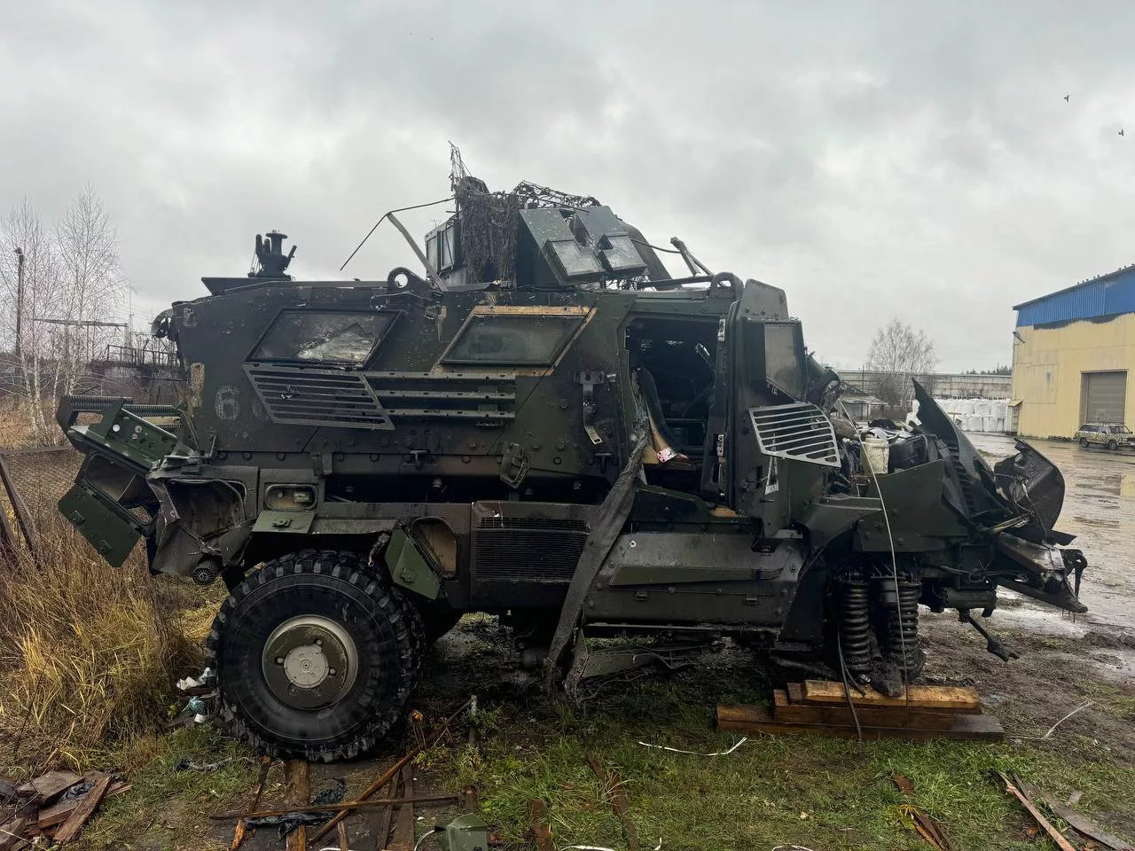 Подбитый на Курском направлении американский бронеавтомобиль International MaxxPro, противника