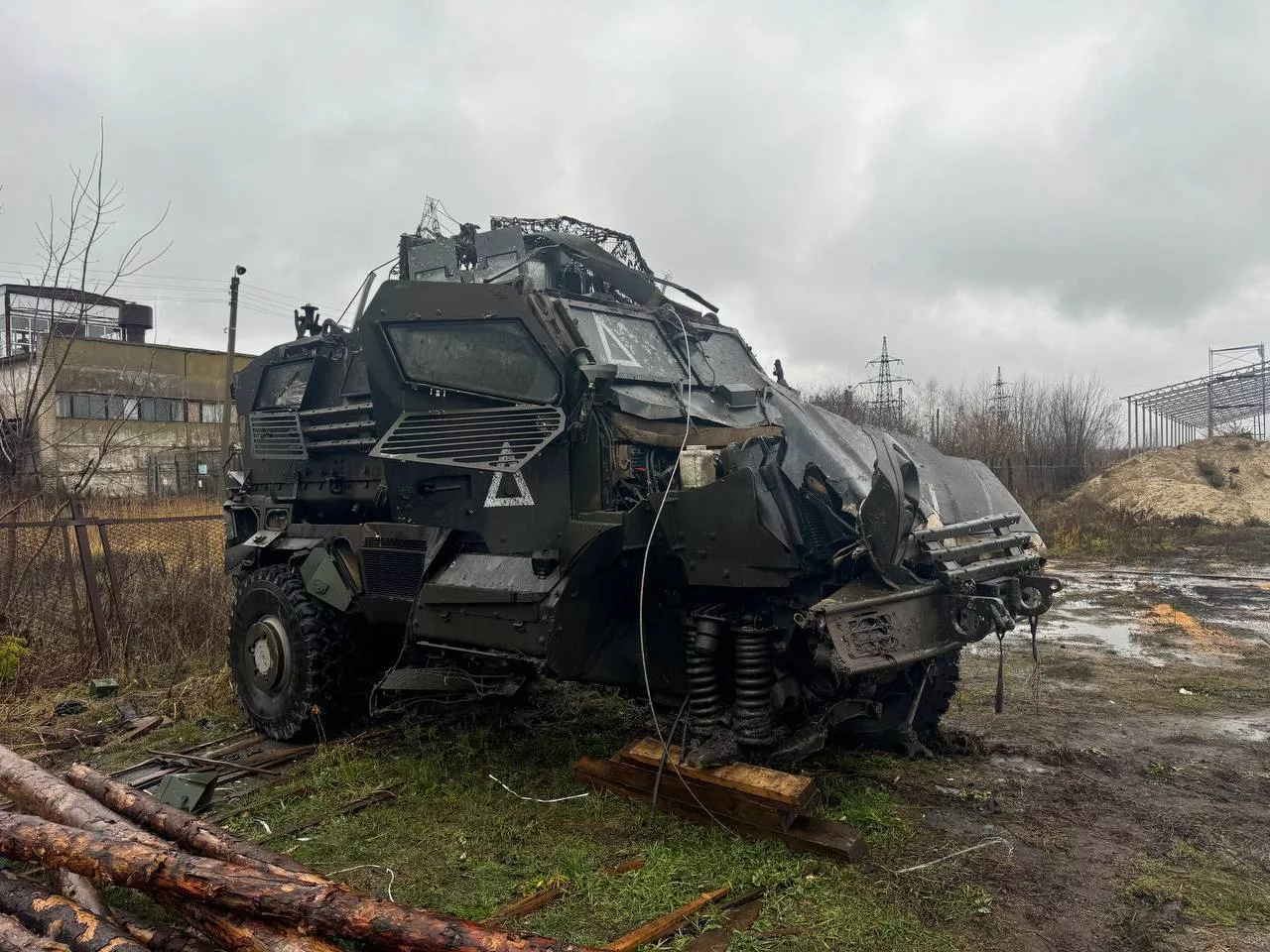 Подбитый на Курском направлении американский бронеавтомобиль International MaxxPro, противника