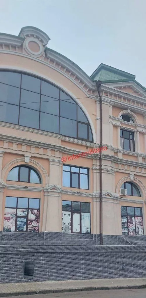 С фасада Нового рынка в Одессе исчезли русскоязычные надписи