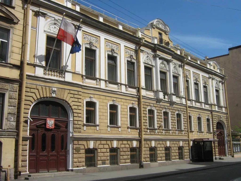 Россия закрывает генконсульство Польши в Санкт-Петербурге