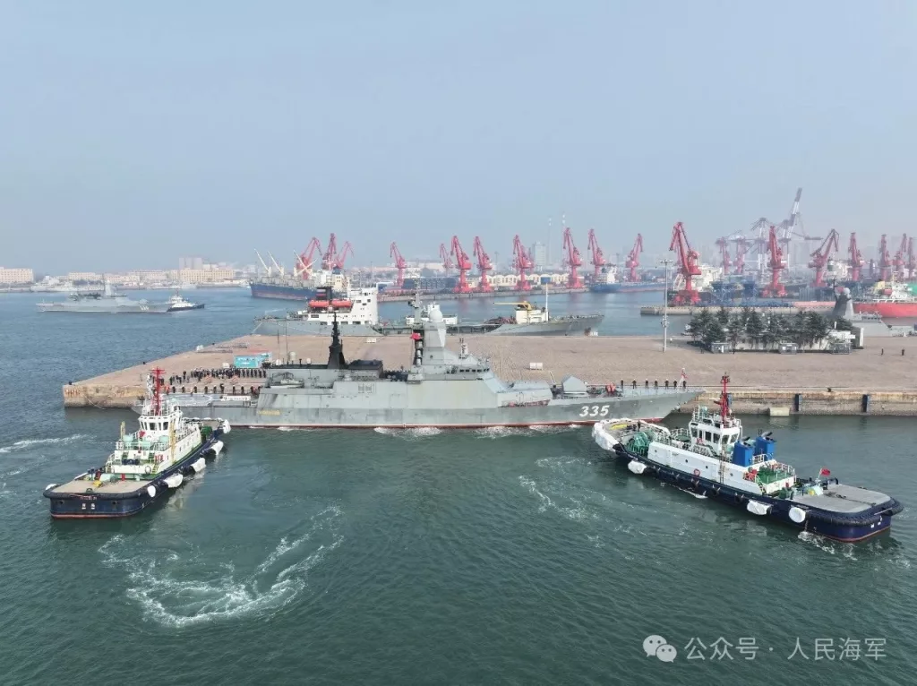 5 декабря отряд кораблей Тихоокеанского флота ВМФ России в составе корветов «Громкий», «Резкий», «Алдар Цыденжапов» и среднего морского танкера «Печенга» совершил деловой заход в порт китайского города Циндао