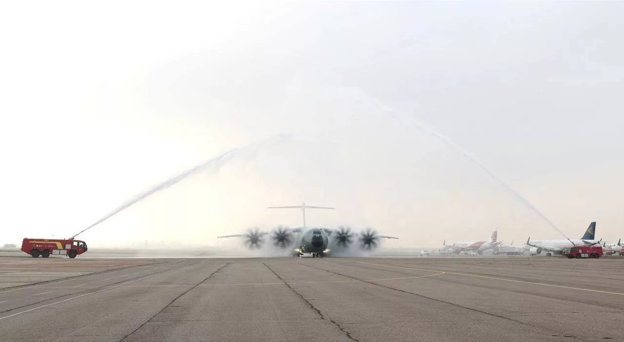 Прибытие первого Airbus A400M Atlas (б.н 21 красный) для ВВС Казахстана
