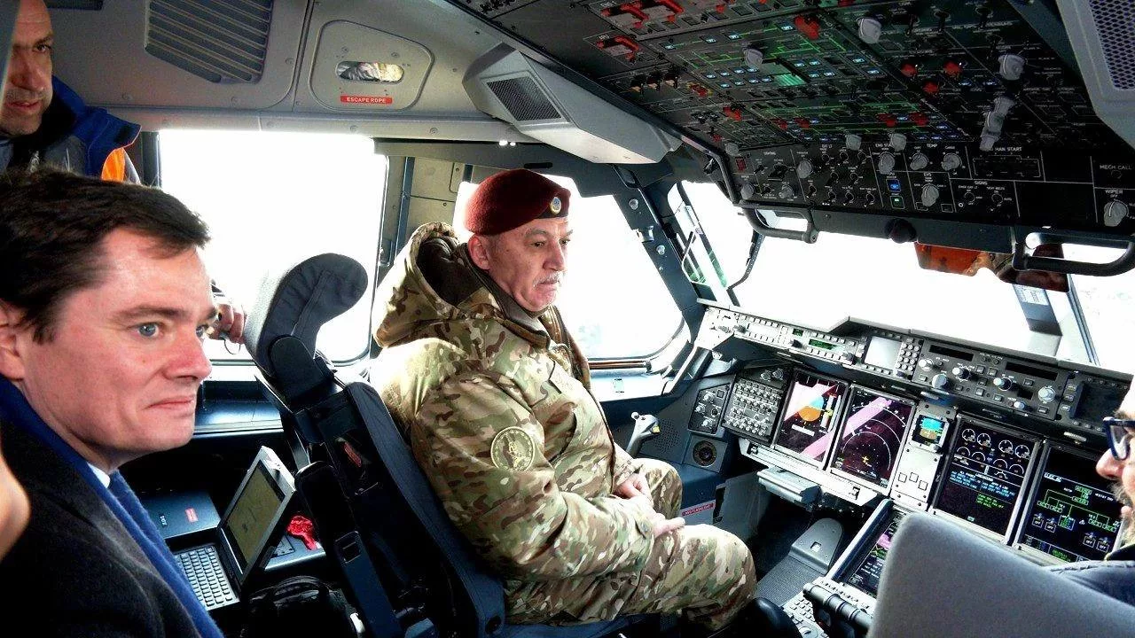 Прибытие первого Airbus A400M Atlas (б.н 21 красный) для ВВС Казахстана