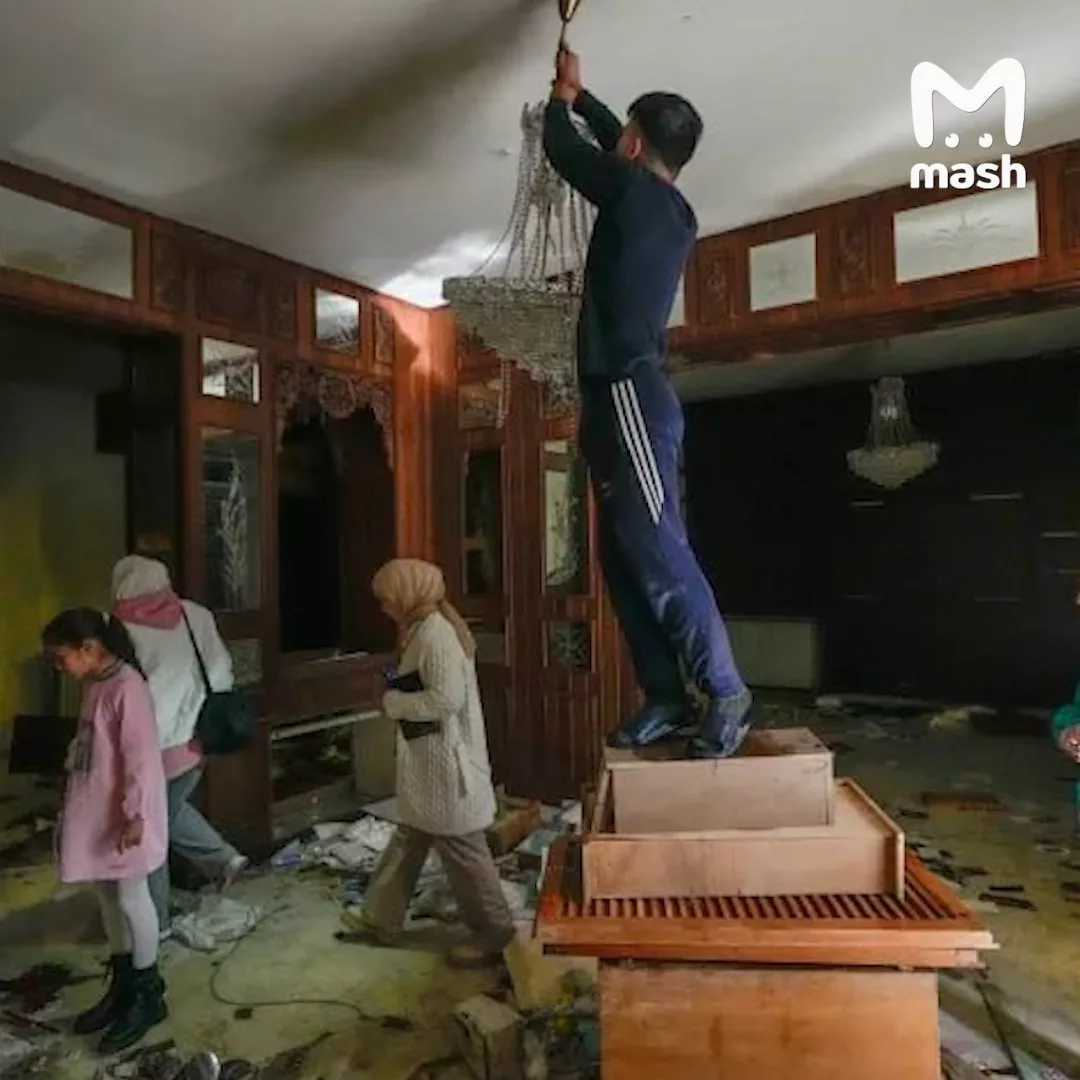 Мародёр-пати в сирийском Дамаске: местные уносят всё, что не приколочено, из дворца Башара Асада, госучреждений и частных домов