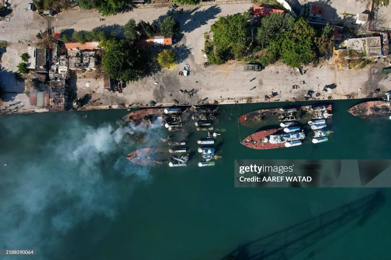 Уничтоженные ракетные катера проекта 205У «Москит» сирийских ВМС у пирса Латакии в результате ночных ударов ВВС Израиля