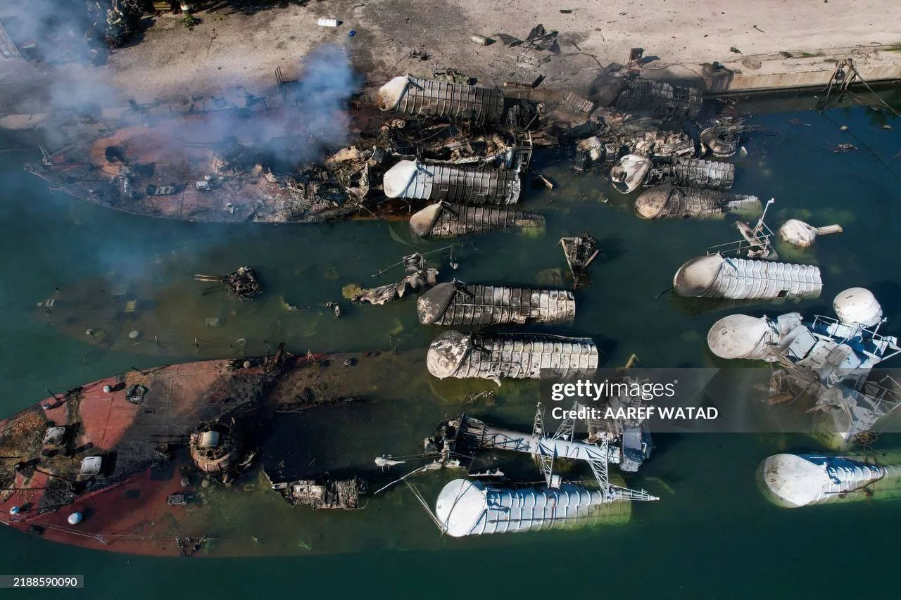 Уничтоженные ракетные катера проекта 205У «Москит» сирийских ВМС у пирса Латакии в результате ночных ударов ВВС Израиля