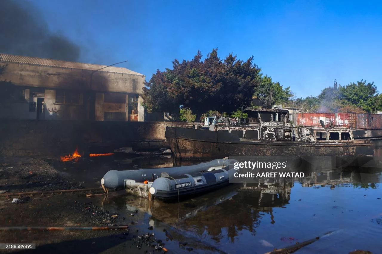 Уничтоженные ракетные катера проекта 205У «Москит» сирийских ВМС у пирса Латакии в результате ночных ударов ВВС Израиля